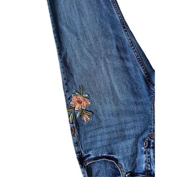 Old Navy boyfriend red roses embroidered Jeans size 6 - Picture 9 of 10